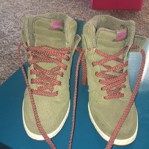 Women’s Nike Dunks size 6.5